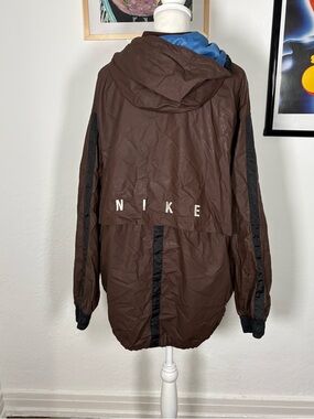 Nike Vintage Men's Brown Hooded Windbreaker Jacket